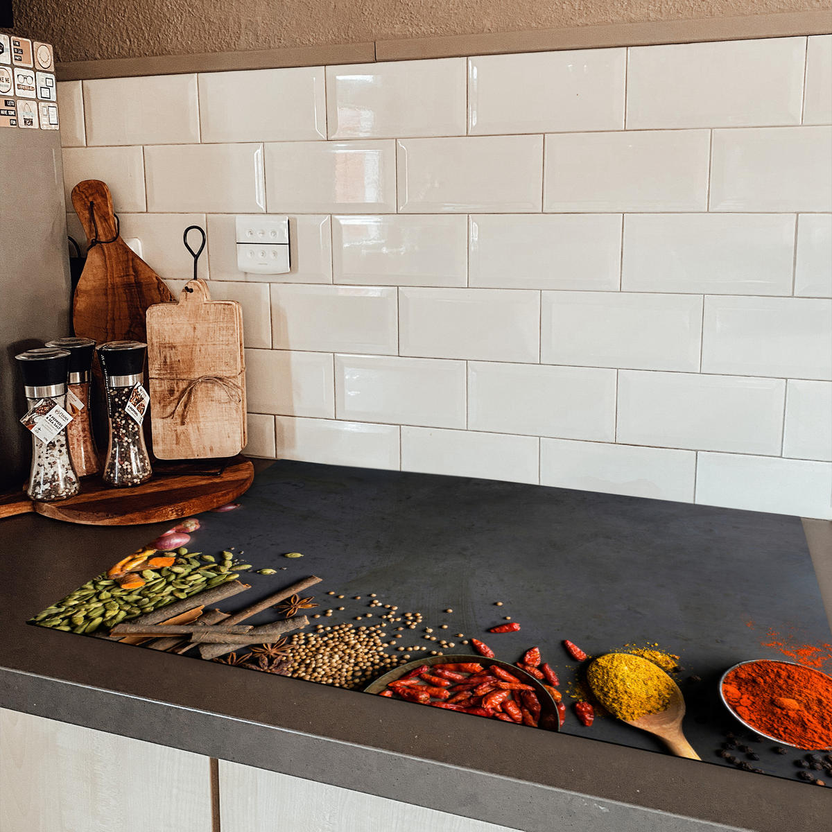 HERDABDECKPLATTE Kräuter - Lebensmittel - Gewürze - Schwarz - Paprika - Zimt 81x52 cm - Currygelb, Kunststoff (81.6/52.7/0.2cm) - MuchoWow