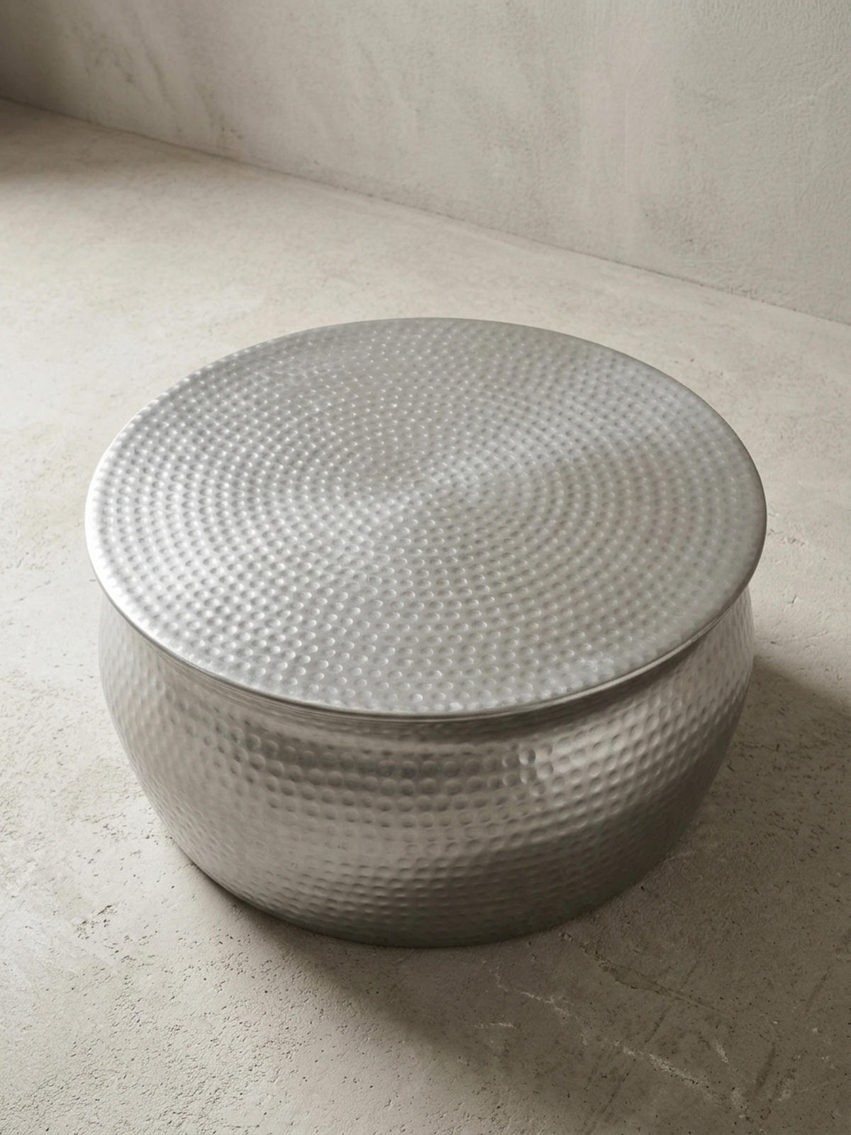 COUCHTISCH ENNS: Orientalisch, Hammerschlagstrukturen, Aluminium, Handgefertigt, Silber 60x60x30 cm - Silberfarben, Metall (60/60/30cm) - KADIMA DESIGN