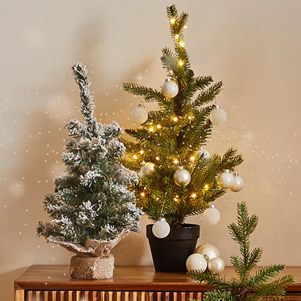 Miniatur Weihnachtsbäume aus Kunststoff