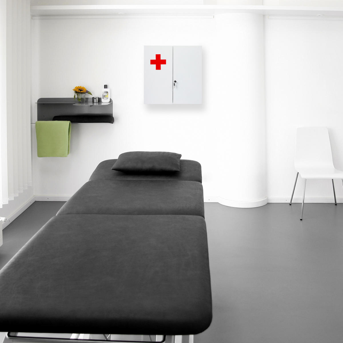 SKŘÍŇKA na léky - bílá, kov (53/53.5/19cm) - Relaxdays