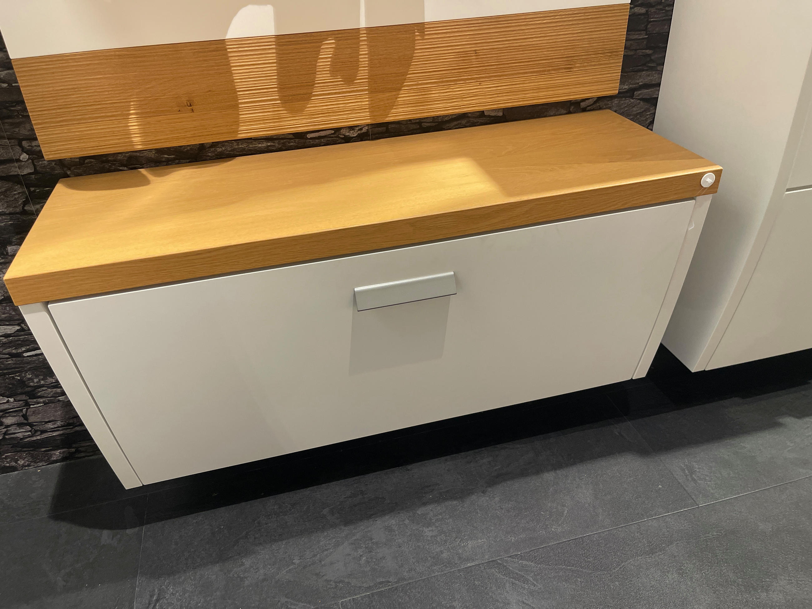 Viseči element - Dieter Knoll