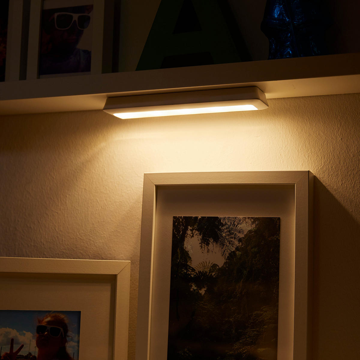 LED-BATTERIE-BELEUCHTUNGSSCHIENE - dimmbar mit Touch-Schalter für Kleiderschrank - Weiß, Kunststoff (6/30/3.5cm) - Northpoint