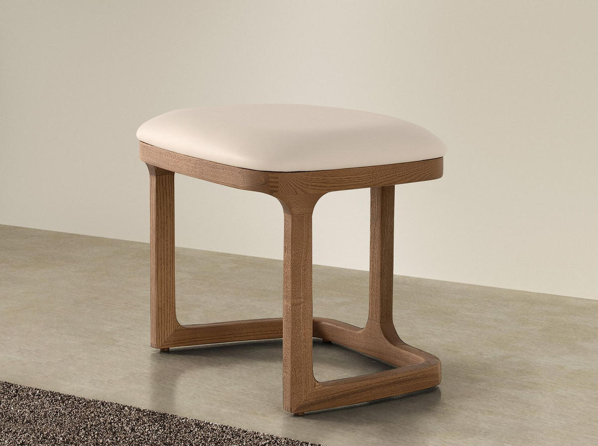 SITZBANK aus sandfarbenem Kunstleder, Walnussbeine, 48 x 42 x 43 cm - Sandfarben/Walnussfarben, Leder/Holz (48/43/42cm) - ANGEL CERDA