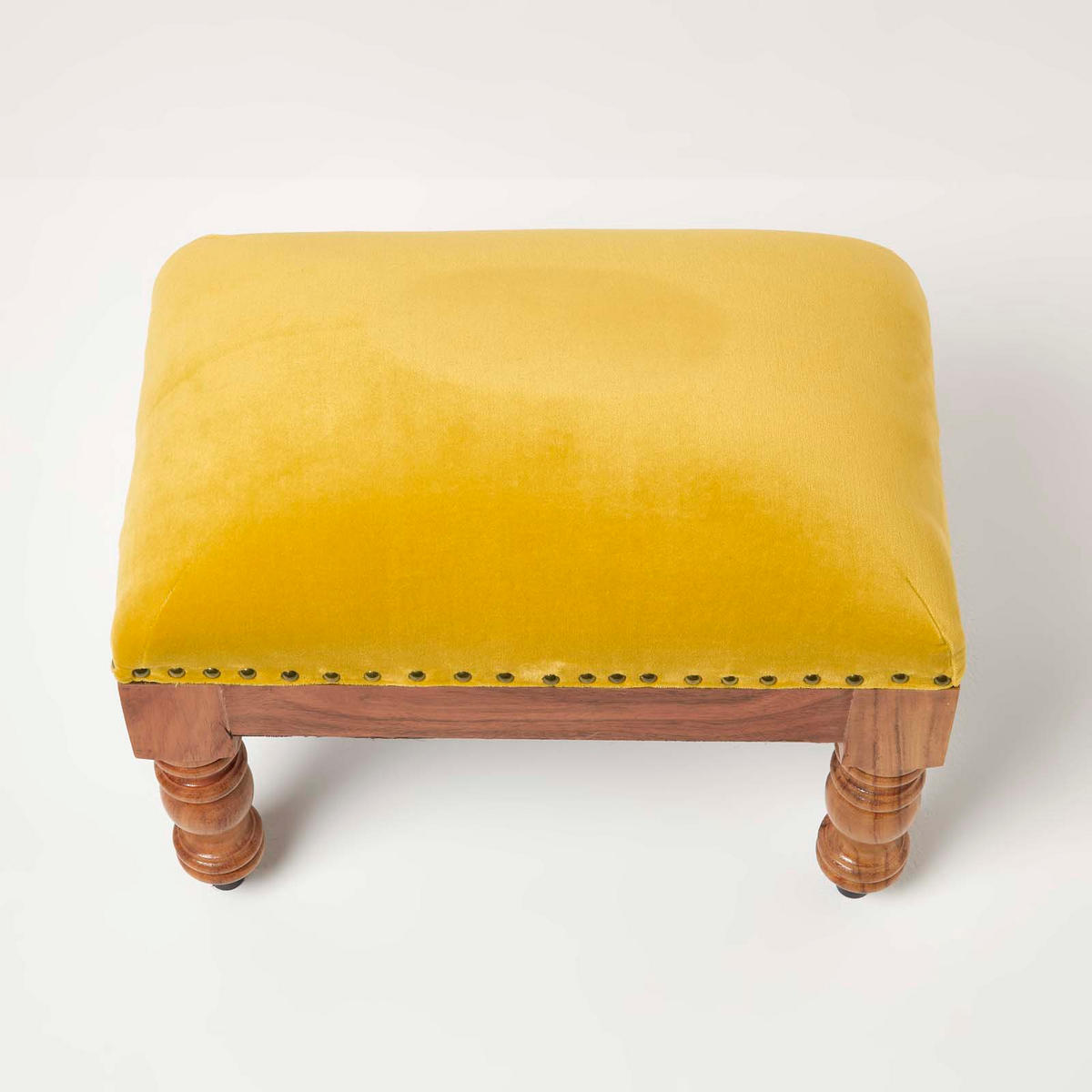 SAMT-HOCKER Mable, senfgelb mit Holzbeinen, 50/30/40 cm - Currygelb, Textil (30/40/50cm) - Homescapes