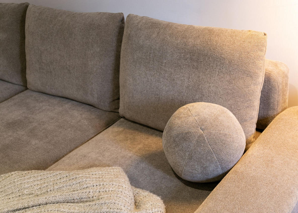ECKSOFA Carnos mit Ballkissen, Hellbraun Chenille, rechtsseitig - Hellbraun/Schwarz, Kunststoff/Textil (264/162cm) - Selsey