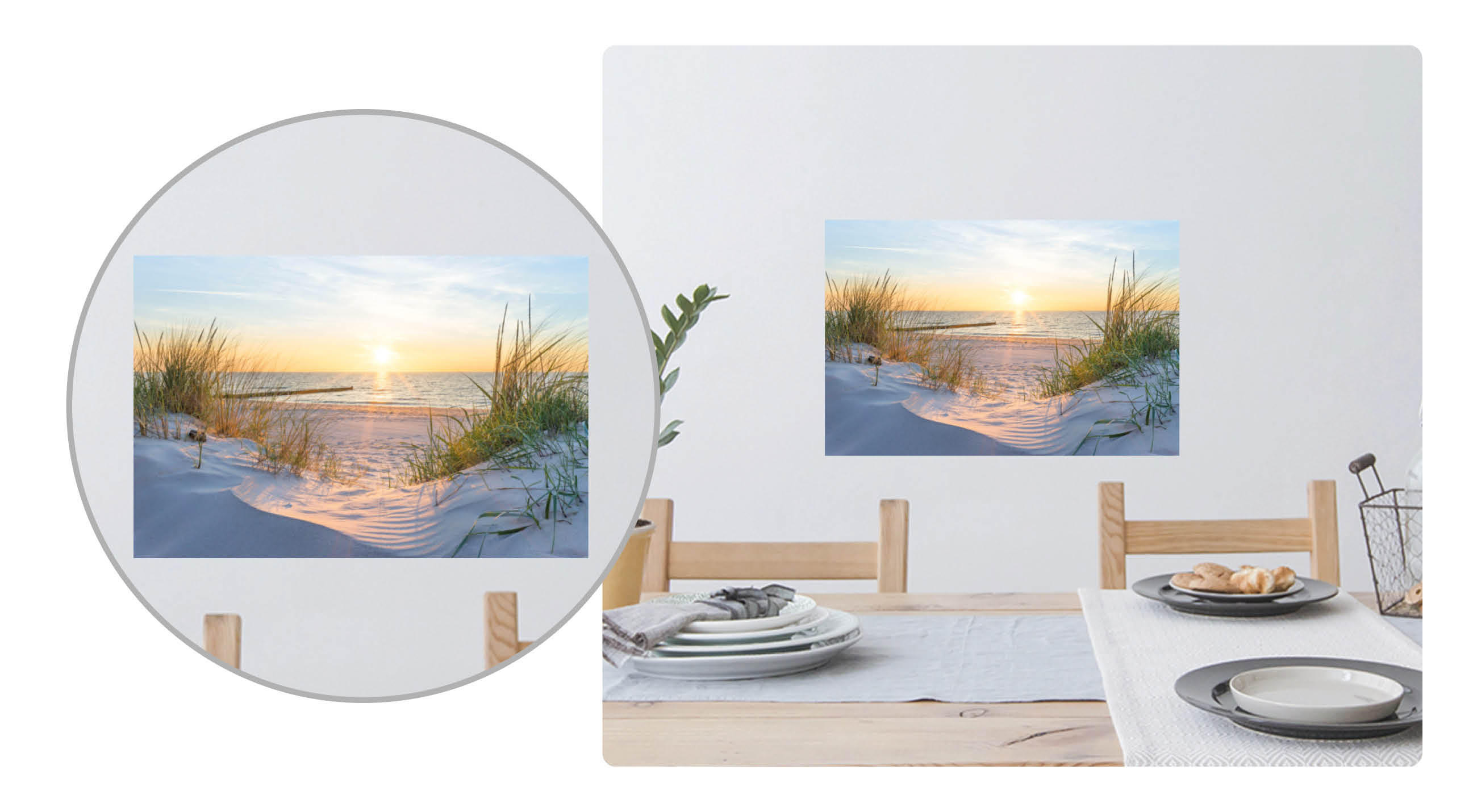 Esszimmer mit hellem Holztisch und Stühlen, an der weißen Wand ein Wandtattoo mit einem Sonnenuntergang über Dünen und Strandgras