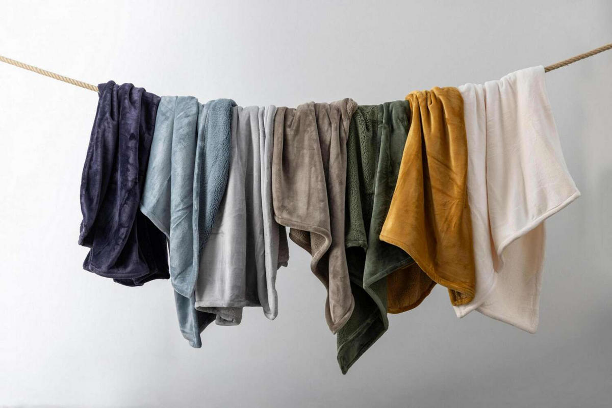 MAXI-DECKE Michka perlweiß 180 x 220 cm - Hellgrau, Textil (180/220cm) - Vivaraise