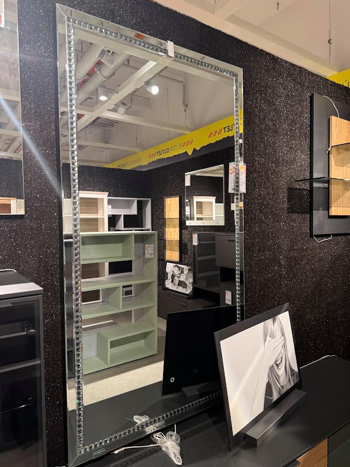 FALI TÜKÖR VEGAS-BUDAÖRS OUTET - Xora