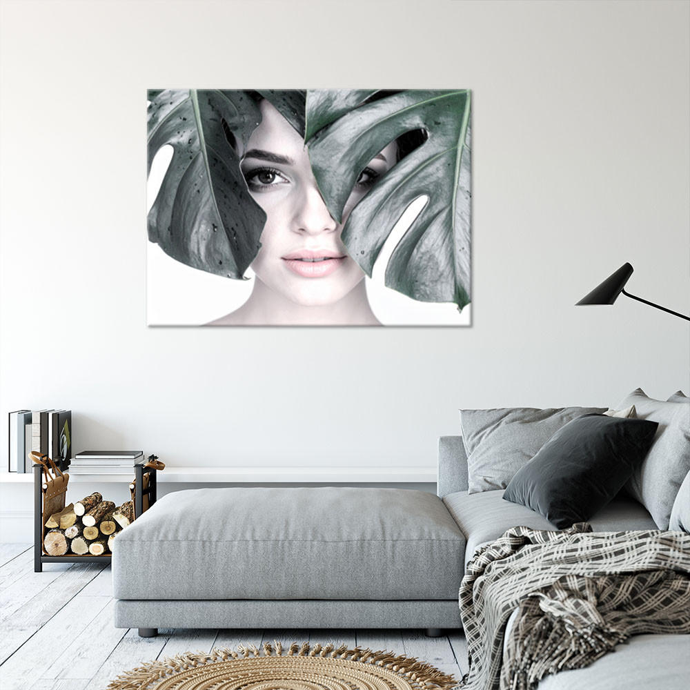 LEINWANDBILD Porträt einer Frau und Monstera-Blättern 100x70cm - Grau, Textil (100/70cm) - Feeby
