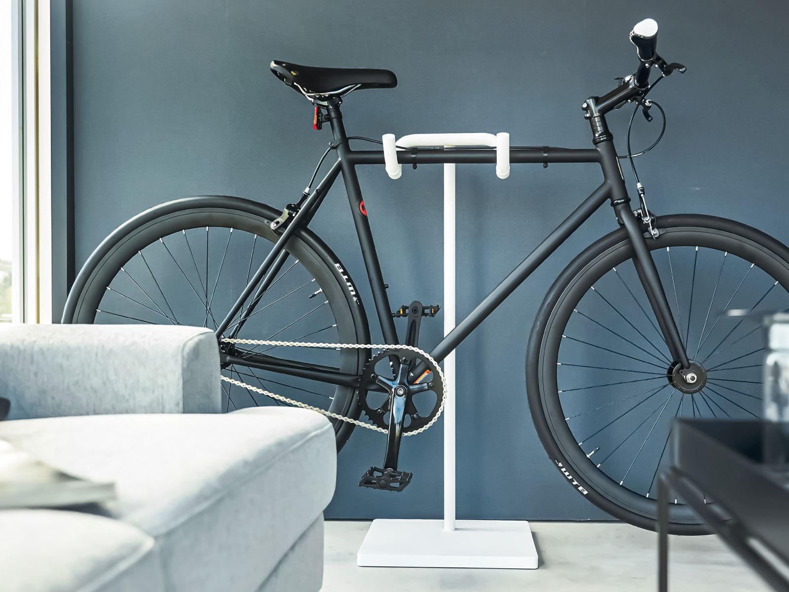 FAHRRAD-STÄNDER Tower weiß 38/92/33 cm für die Wohnung - Weiß, Metall (38/94/33cm) - Yamazaki