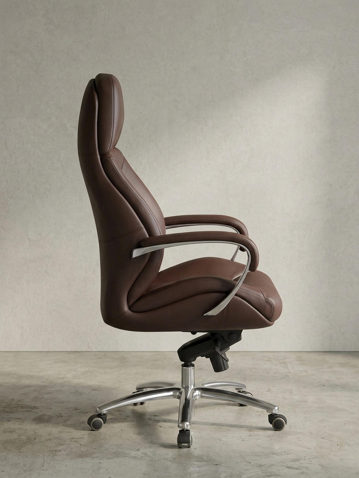BÜROSTUHL Echtleder bis 120 kg mit Wippmechanik, Armlehnen und hoher Rückenlehne, Braun 67x67x137 cm - Silberfarben/Braun, Leder/Metall (67/137/67cm) - KADIMA DESIGN