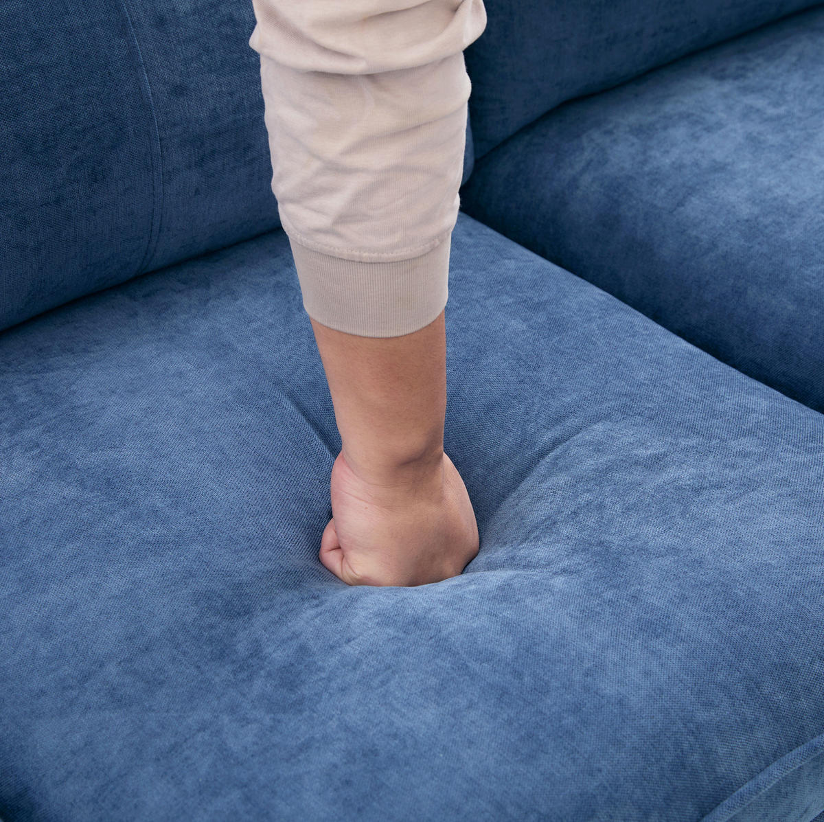 SOFA 261/77/86 cm in Blau aus Chenille, modular mit 2 Hockern und Stauraum - Blau, Textil (77/86/261cm) - Flora Grace