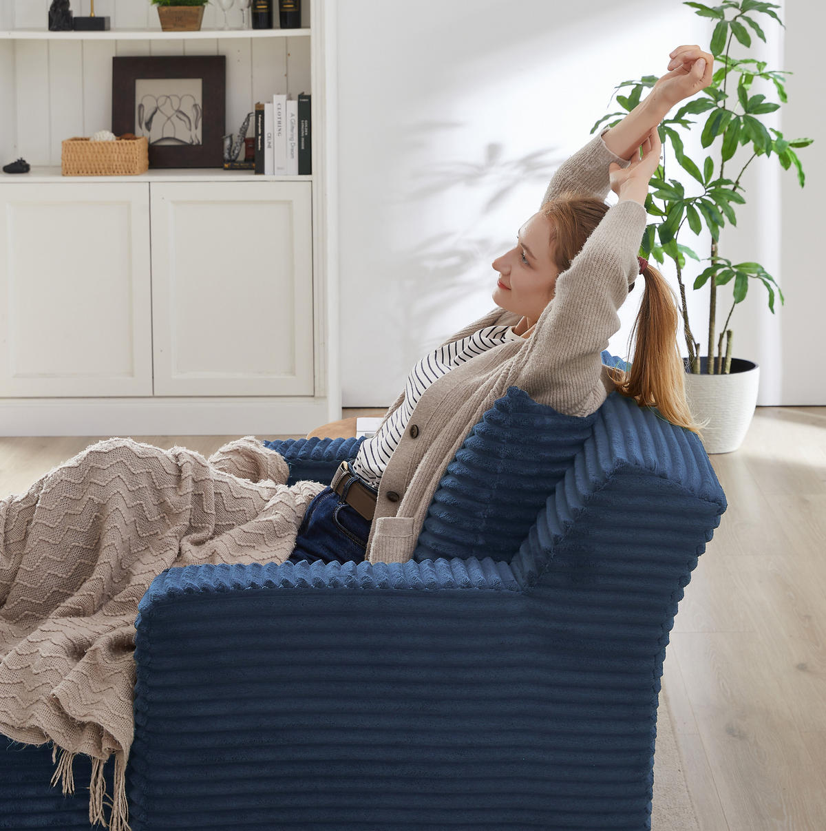 SOFA Chaiselongue aus Cord Blau ohne Montage - Blau, Kunststoff (100/82/166cm) - Meubliv