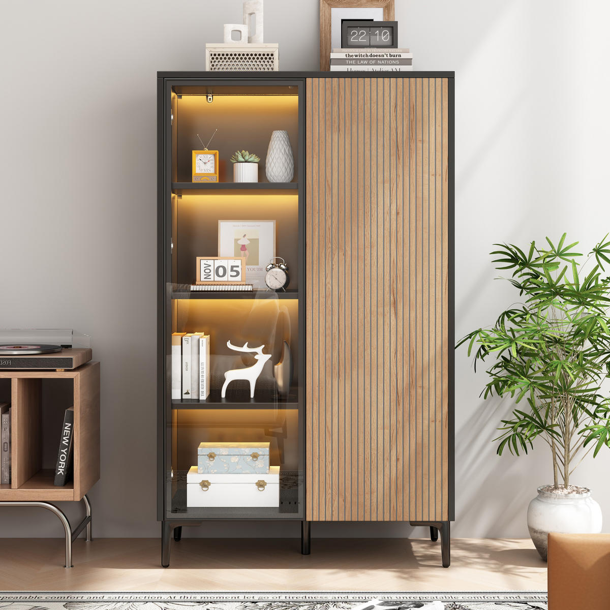 VITRINE 90×40×135cm Schwarz mit 2 Türen und Glastür - Schwarz/Naturfarben, Holzwerkstoff (90/135/40cm) - FLIEKS