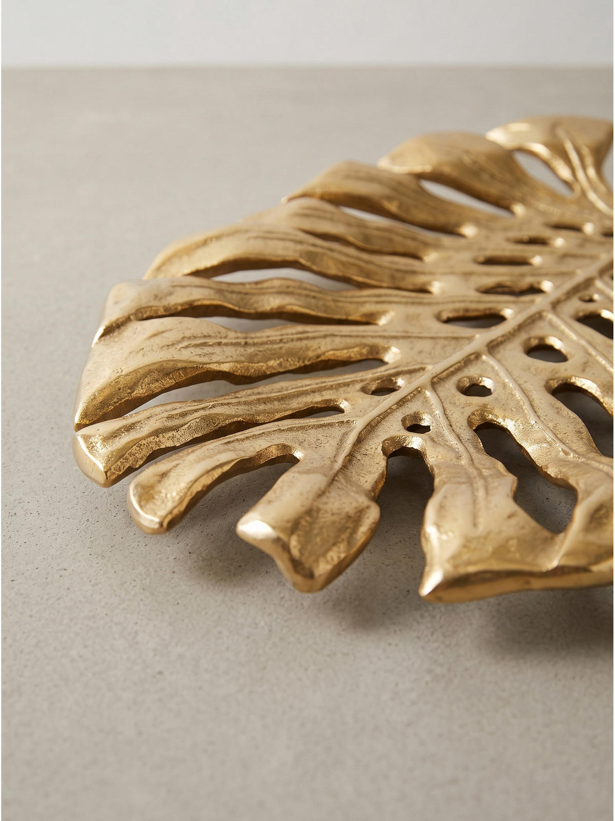DEKOSCHALE MILNA, Aluminium, handgefertigt, Gold, 36 x 29 x 4 cm - Goldfarben, Metall (4cm) - KADIMA DESIGN