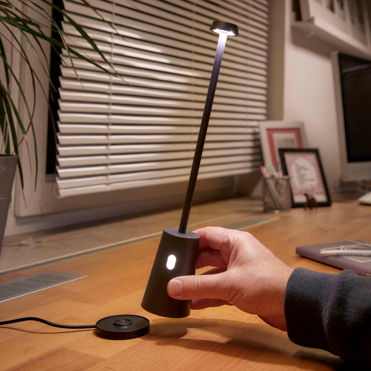LED-TISCHLAMPE - dimmbar mit Touchsensor und Ladestation für warmweißes Licht, ideal für Innen und Außen, 1er-Set - Weiß, Kunststoff (5.5/5.5/32.2cm) - Northpoint