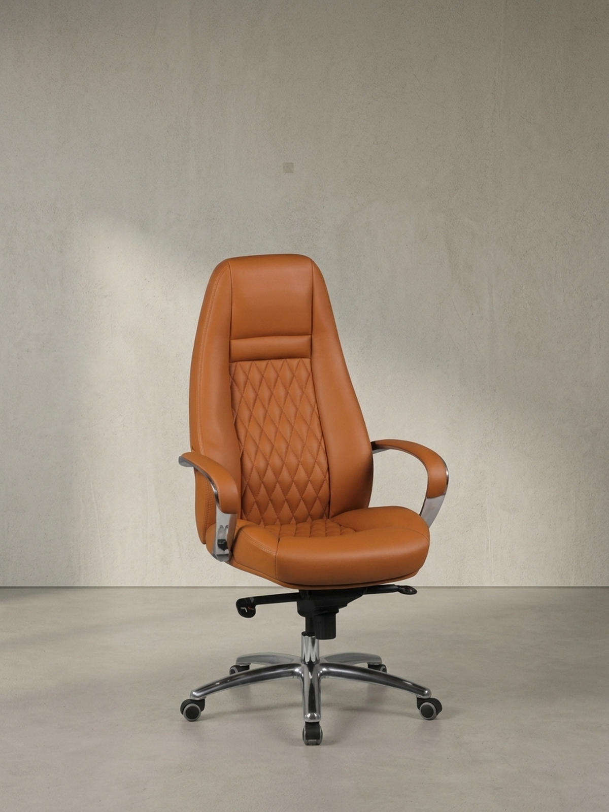 CHEFSESSEL Echtleder mit Aluminiumfußkreuz und ergonomischer Sitzform MADRID, Beige 70x68x130 cm - Beige/Silberfarben, Leder/Metall (70/130/68cm) - KADIMA DESIGN