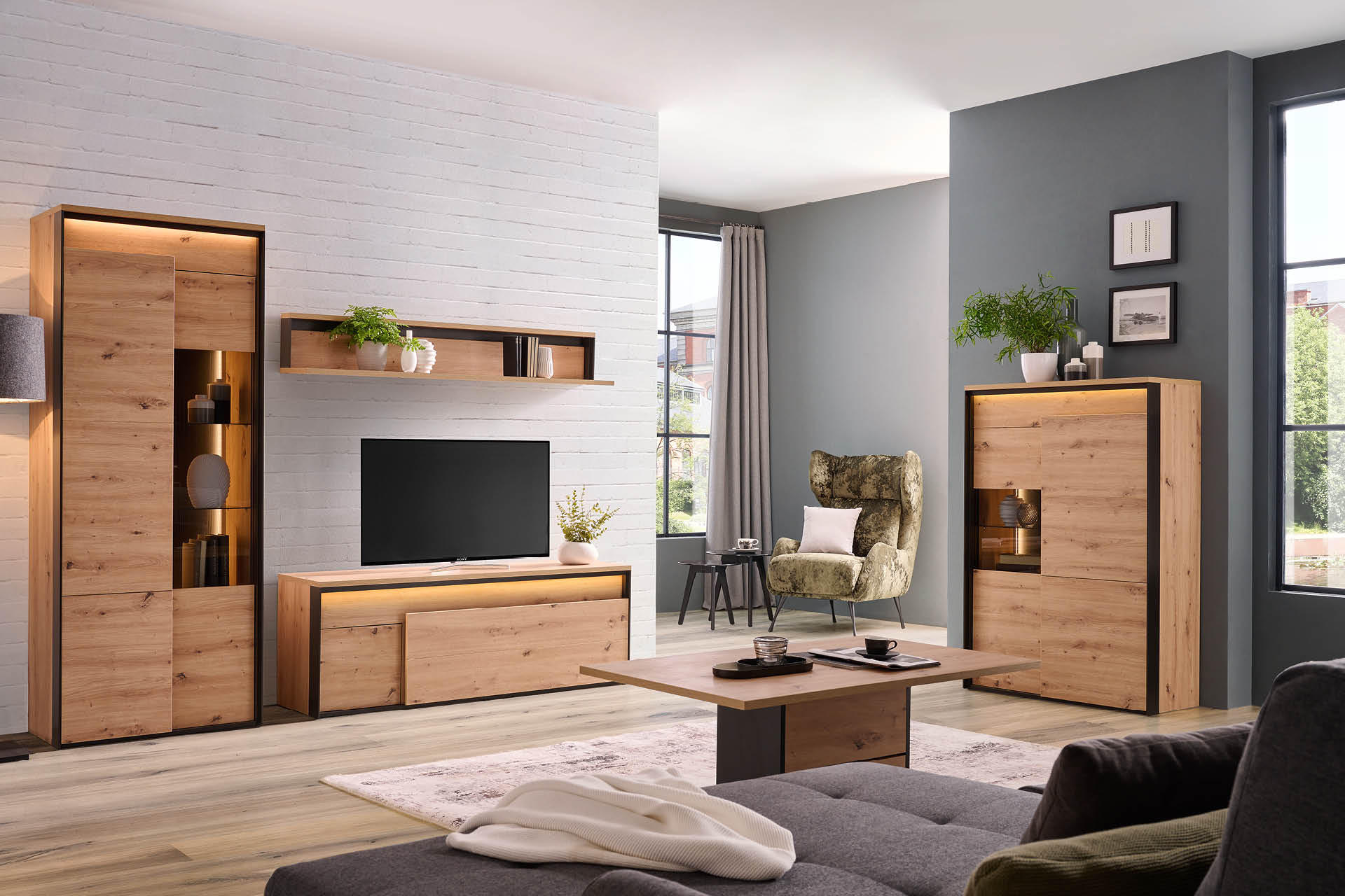Wohnwandserie Edra in braun aus holz