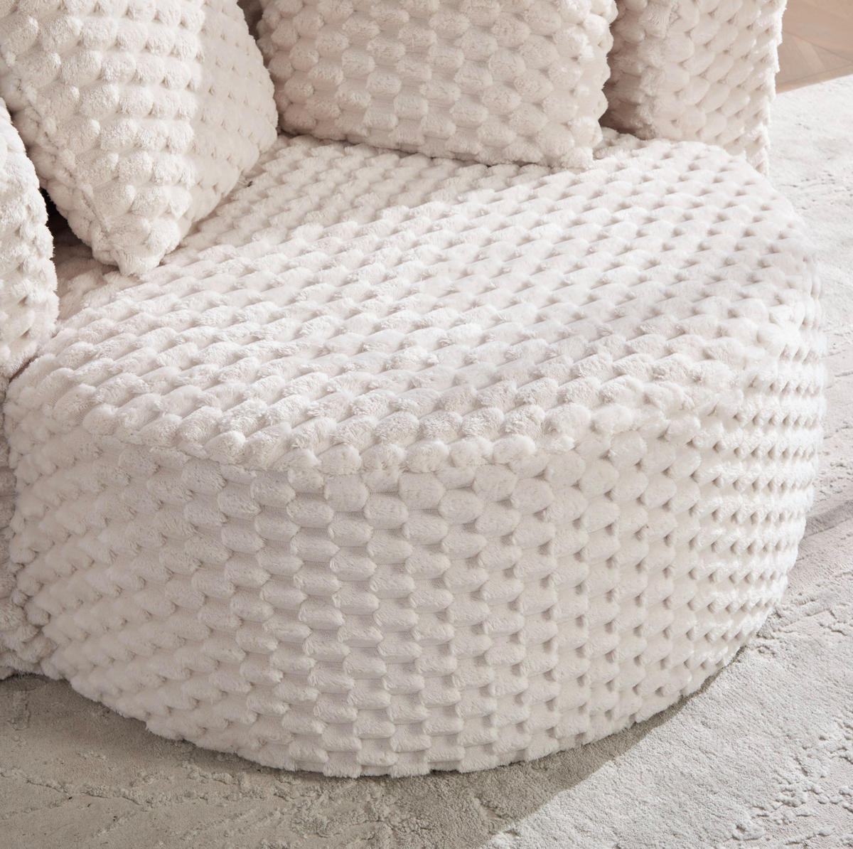 SESSEL 129/116/65 cm mit Hocker, 360°-Fassdesign und weichem Kunstfellbezug, Beige - Beige, Textil (116/65/129cm) - Redom