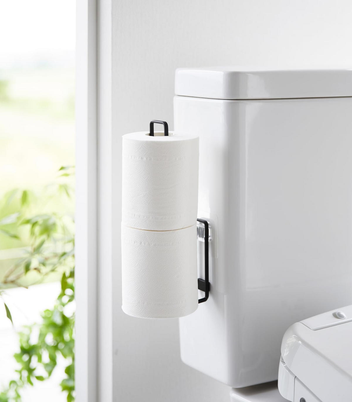 TOILETTENPAPIERHALTER mit Saugnapf – H25 cm - Schwarz, Kunststoff (7.7/25/12cm) - Yamazaki