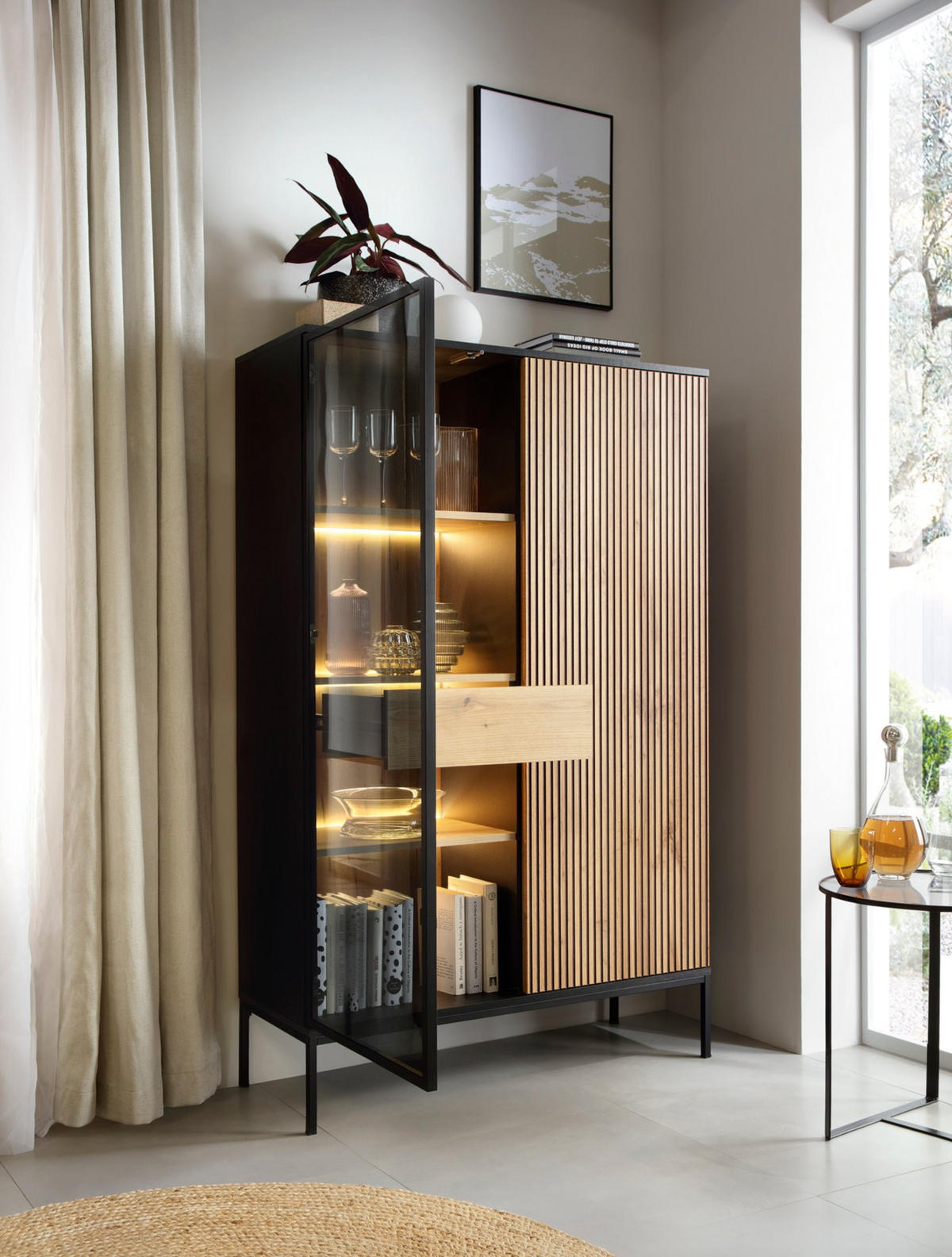 VITRINE Tosena Schwarz / Wotan Eiche mit Schublade und LED - Beige/Schwarz, Holzwerkstoff/Metall (103.5/145.5/39cm) - Selsey