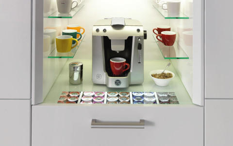 Innovatives Küchenregal mit Kaffeemaschine von Ewe Dura