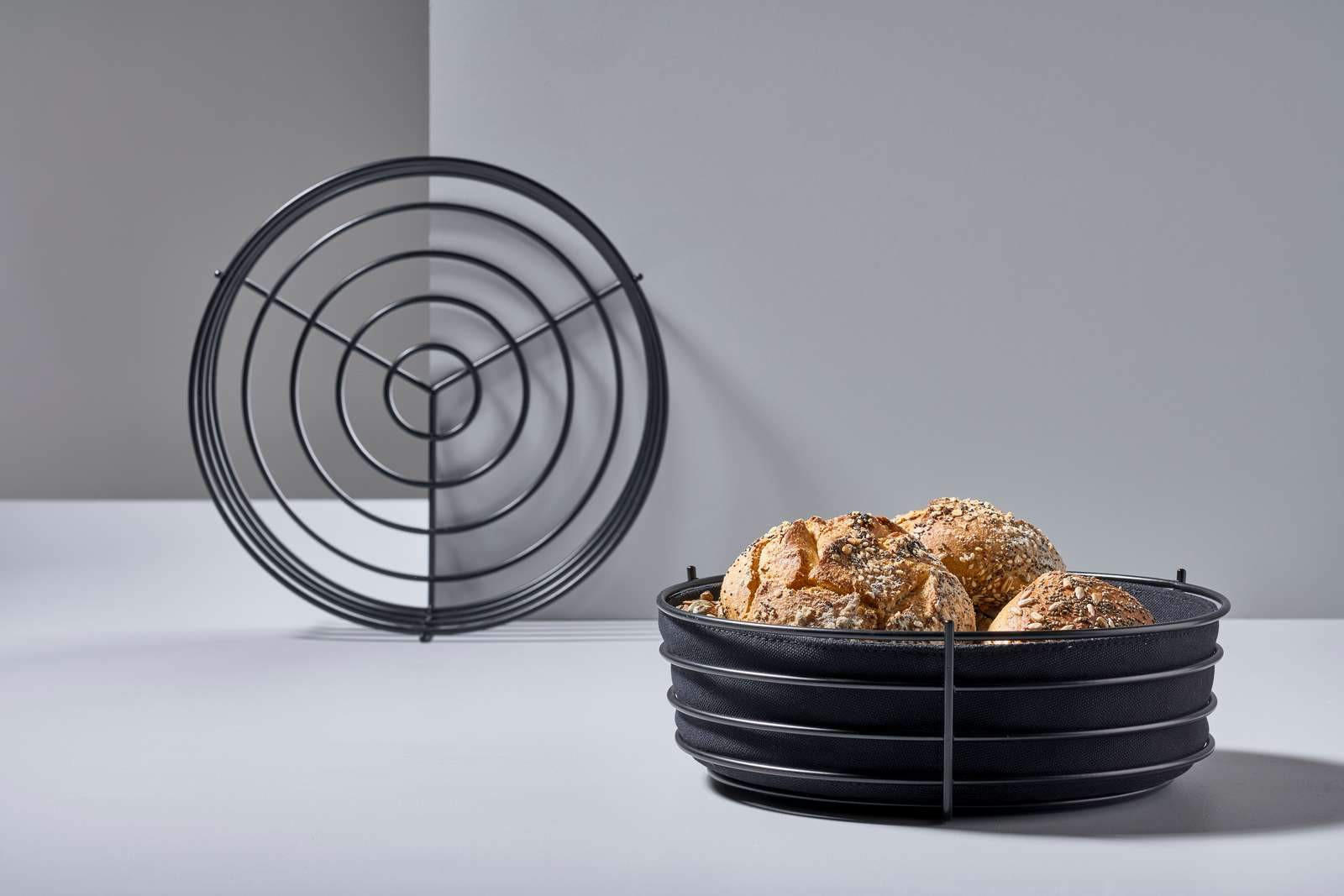 BROTKORB Singels in Schwarz Ø25,5cm - Schwarz, Metall (25.5/8/25.5cm) - Zone Denmark