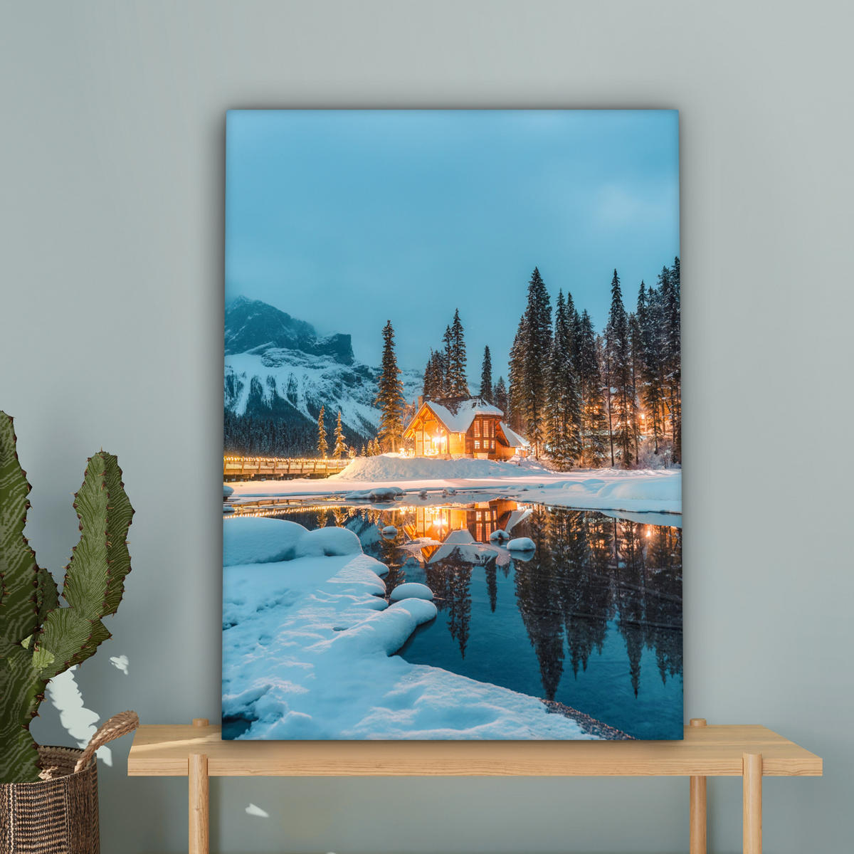 LEINWANDBILD Winterlandschaft - Natur - Haus - Berge - Schnee Wandbild Wohnzimmer 60x80 cm - Hellblau, Textil (60/80cm) - MuchoWow