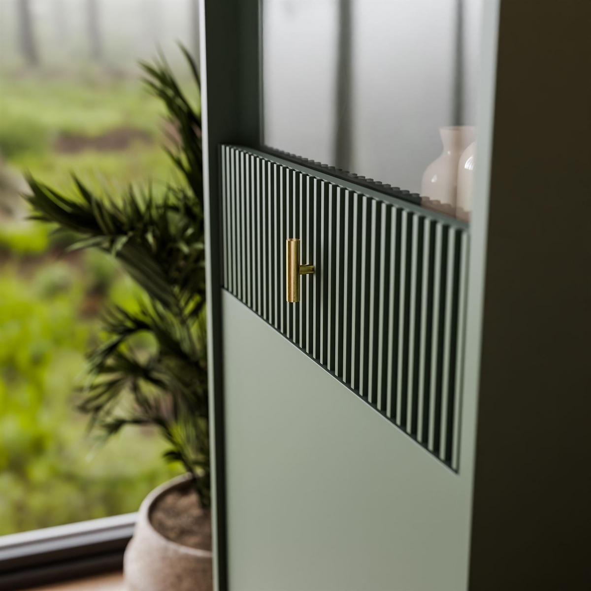 VITRINE MIDNIGHT mit Glastür auf Gestell grün - Schwarz/Grün, Holzwerkstoff (54/175/39cm) - Lookway