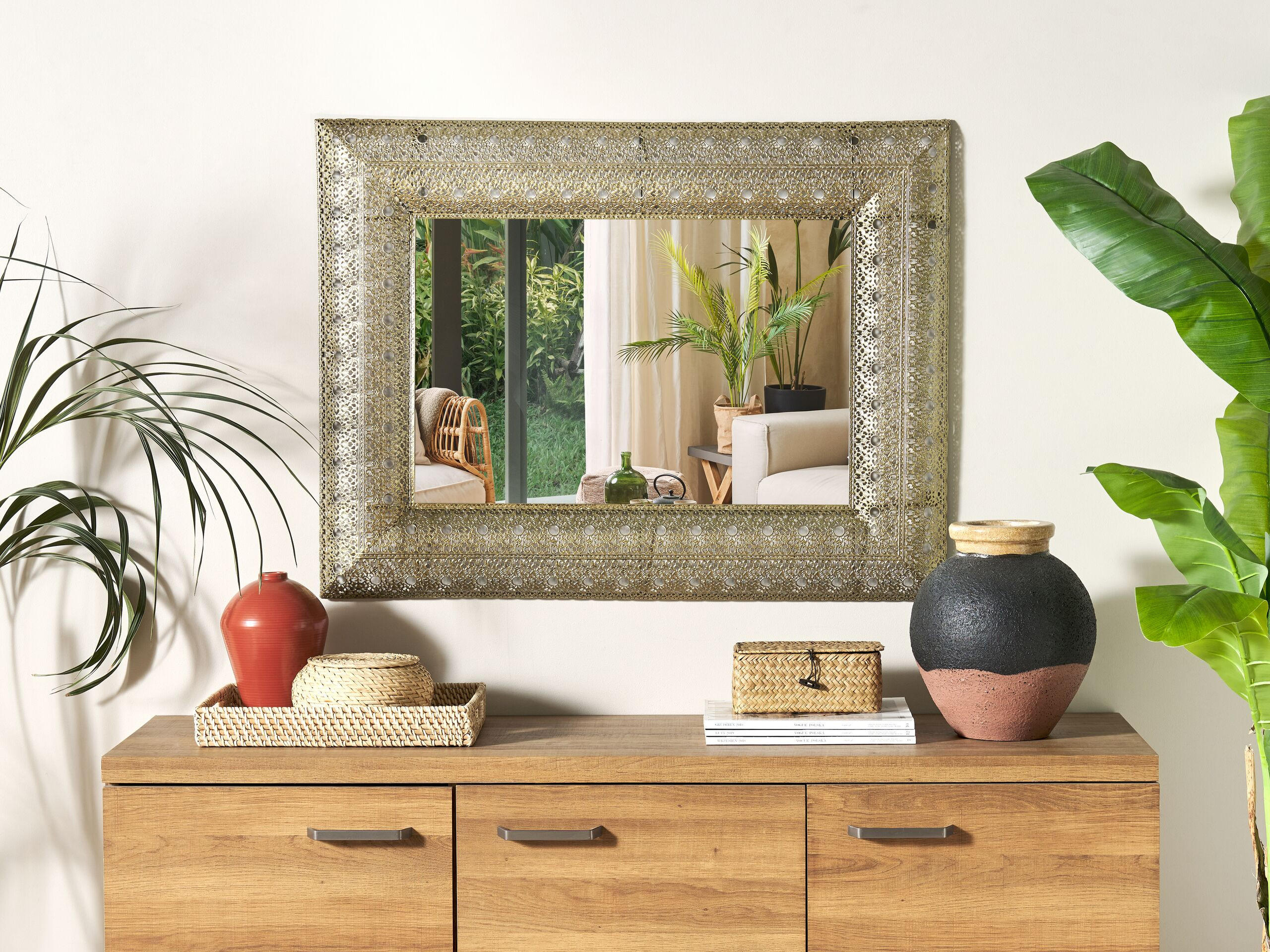 WANDSPIEGEL gold rechteckig 69/90 cm Dehradun - Goldfarben, Metall (60/90/5cm) - Beliani