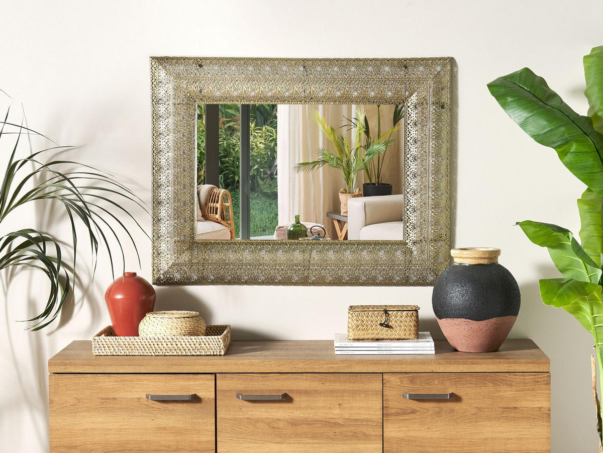WANDSPIEGEL gold rechteckig 69/90 cm Dehradun - Goldfarben, Metall (60/90/5cm) - Beliani