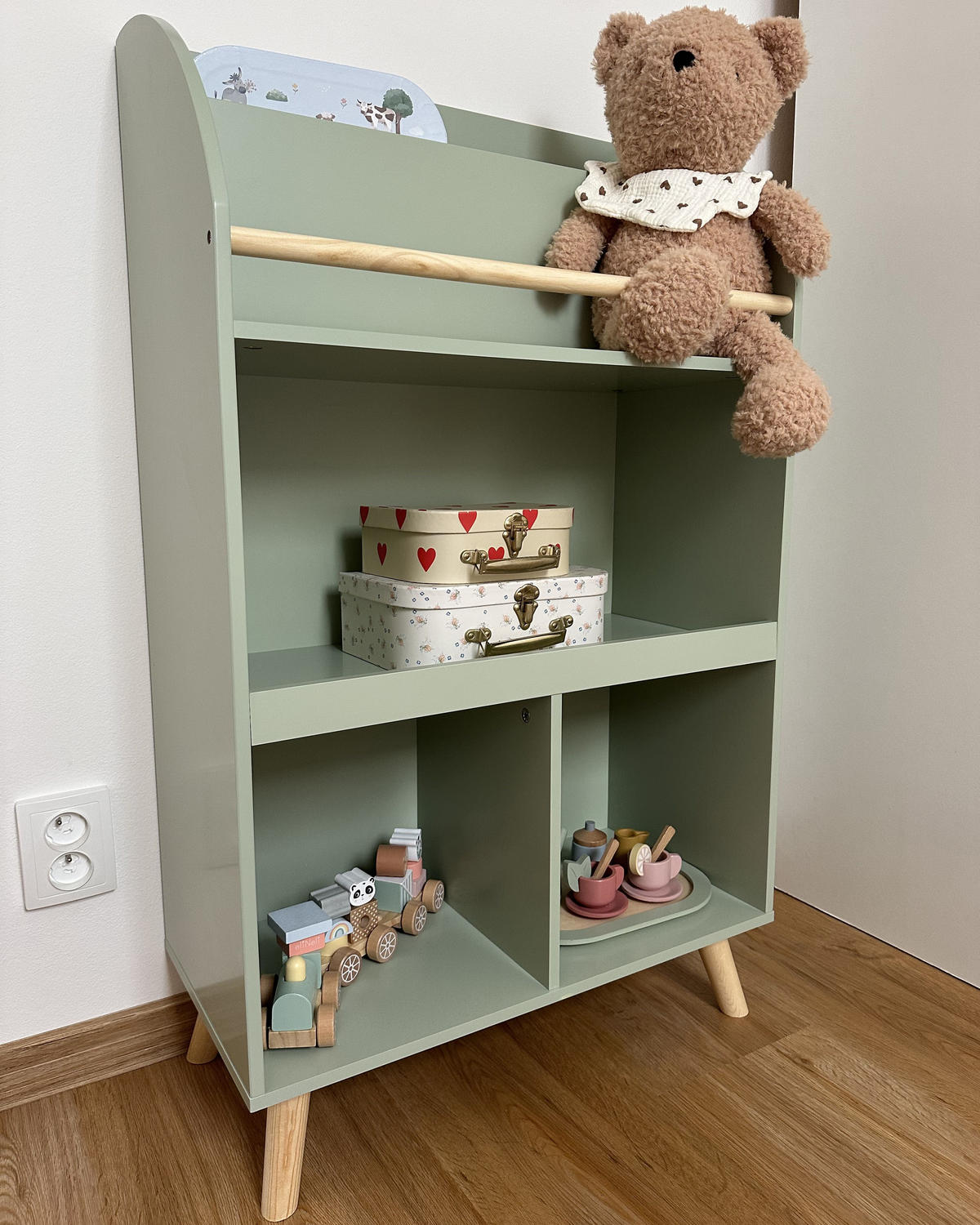 BIBLIOTECĂ cu 3 niveluri 102 cm verde deschisă Liloet - verde deschis/maro, compozit lemnos (60/102/30cm) - Beliani
