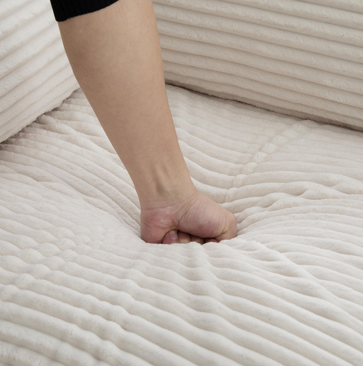 SOFA modular 322 x 161 cm Cord Beige 4-Sitzer mit 2 Fußhockern - Beige, Kunststoff (161/75/256cm) - Meubliv