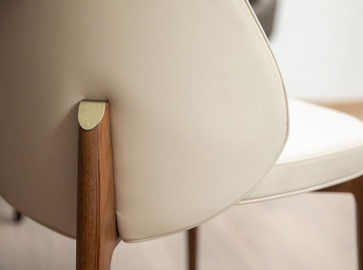 STUHL Stuhl aus cremefarbenem Kunstleder 49/58/80 cm - Beige/Walnussfarben, Leder/Holz (49/80/58cm) - ANGEL CERDA