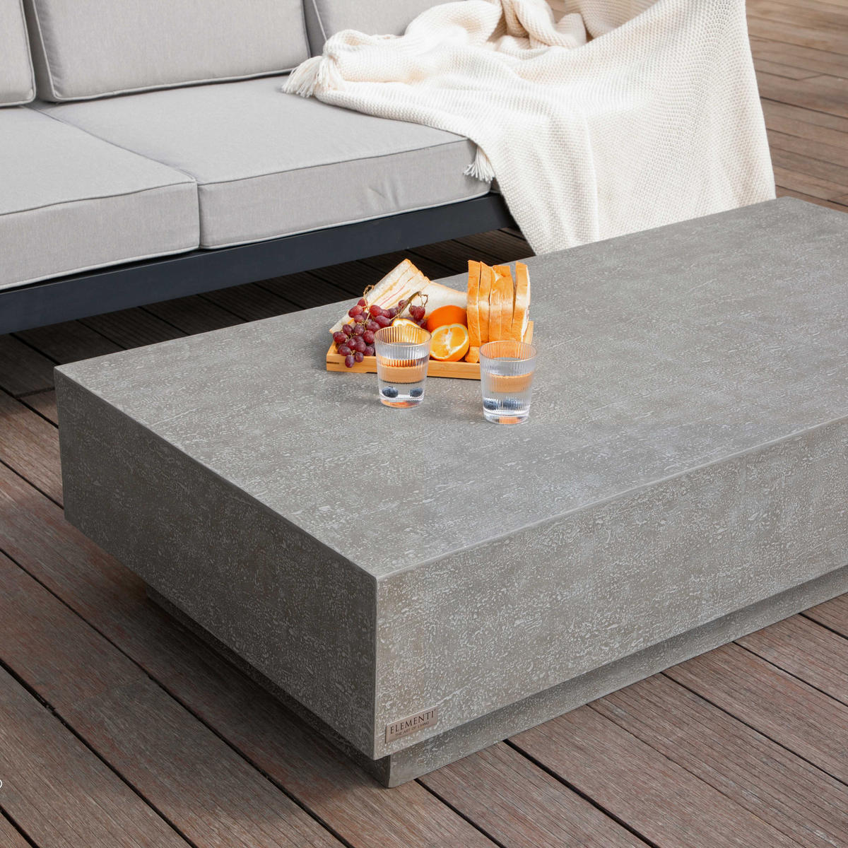 COUCHTISCH TEVERE aus GF-Beton Rechteck, Wetterbeständig, 153x77x36 cm - Grau, Naturmaterialien (153/77/36cm) - Elementi