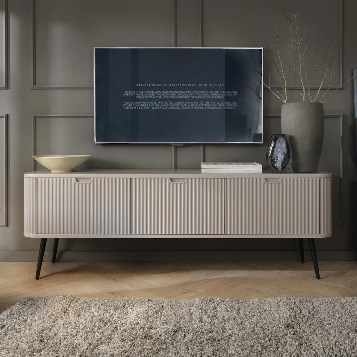 TV-BOARD PORTO (Oval, Rillenfront, Cashmere Matt, Schwarze Füße) - Kaschmir/Schwarz, Holz/Holzwerkstoff (168/56/39cm) - Ravio