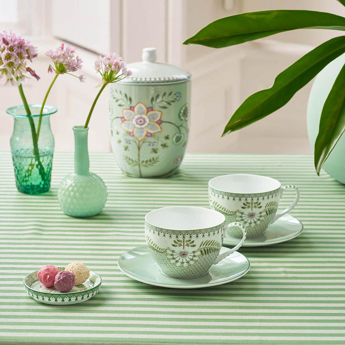 TASSEN & UNTERTASSEN 2er-Set Lilie & lotus light grün 280 ml - Grün, Keramik (16.8/12.2/16.8cm) - Pip Studio