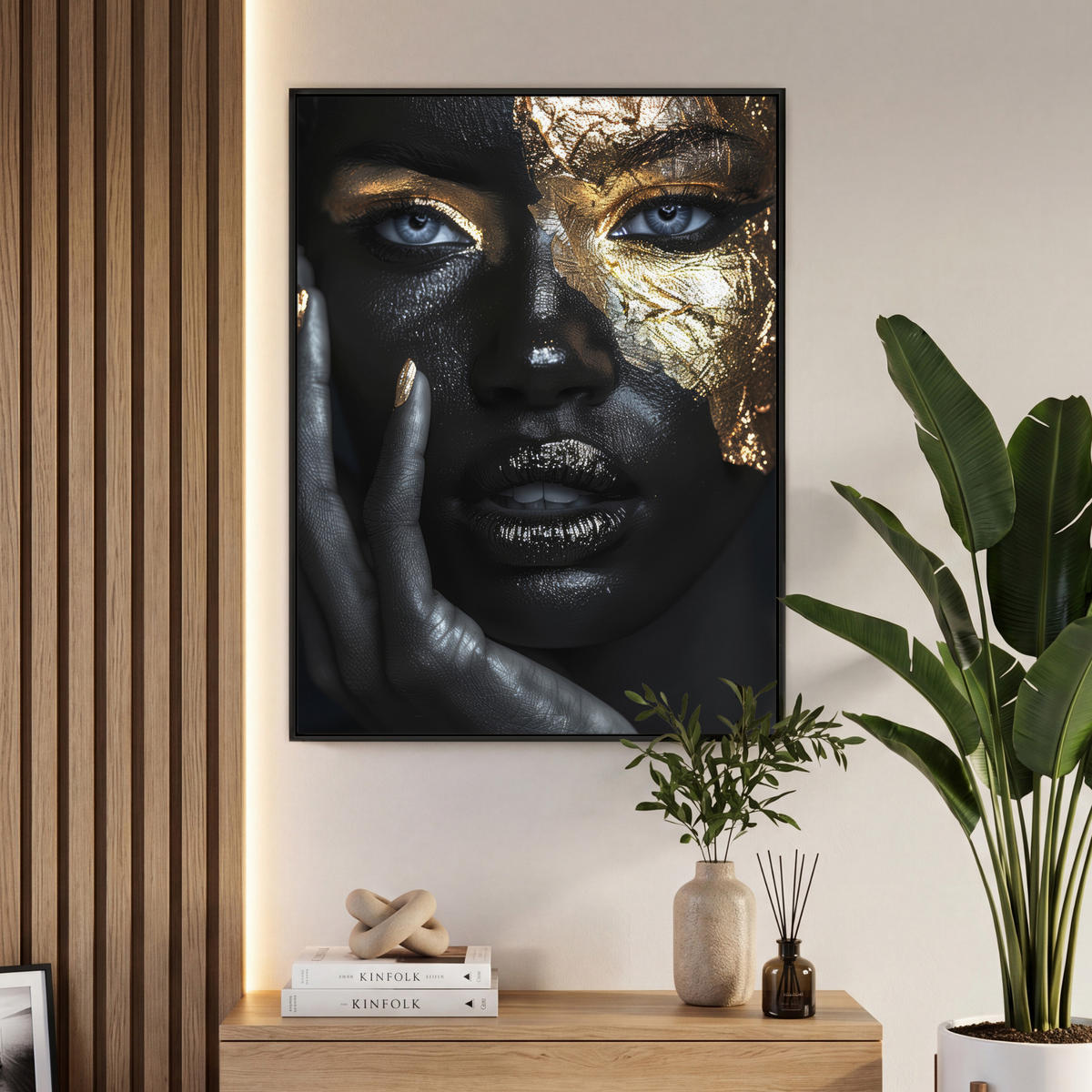 LEINWAND Bilder mit Rahmen - Frau - Gold - Porträt - Schwarz-Weiß - Luxus - 70x100 - Hellblau, Textil (70/100cm) - MuchoWow