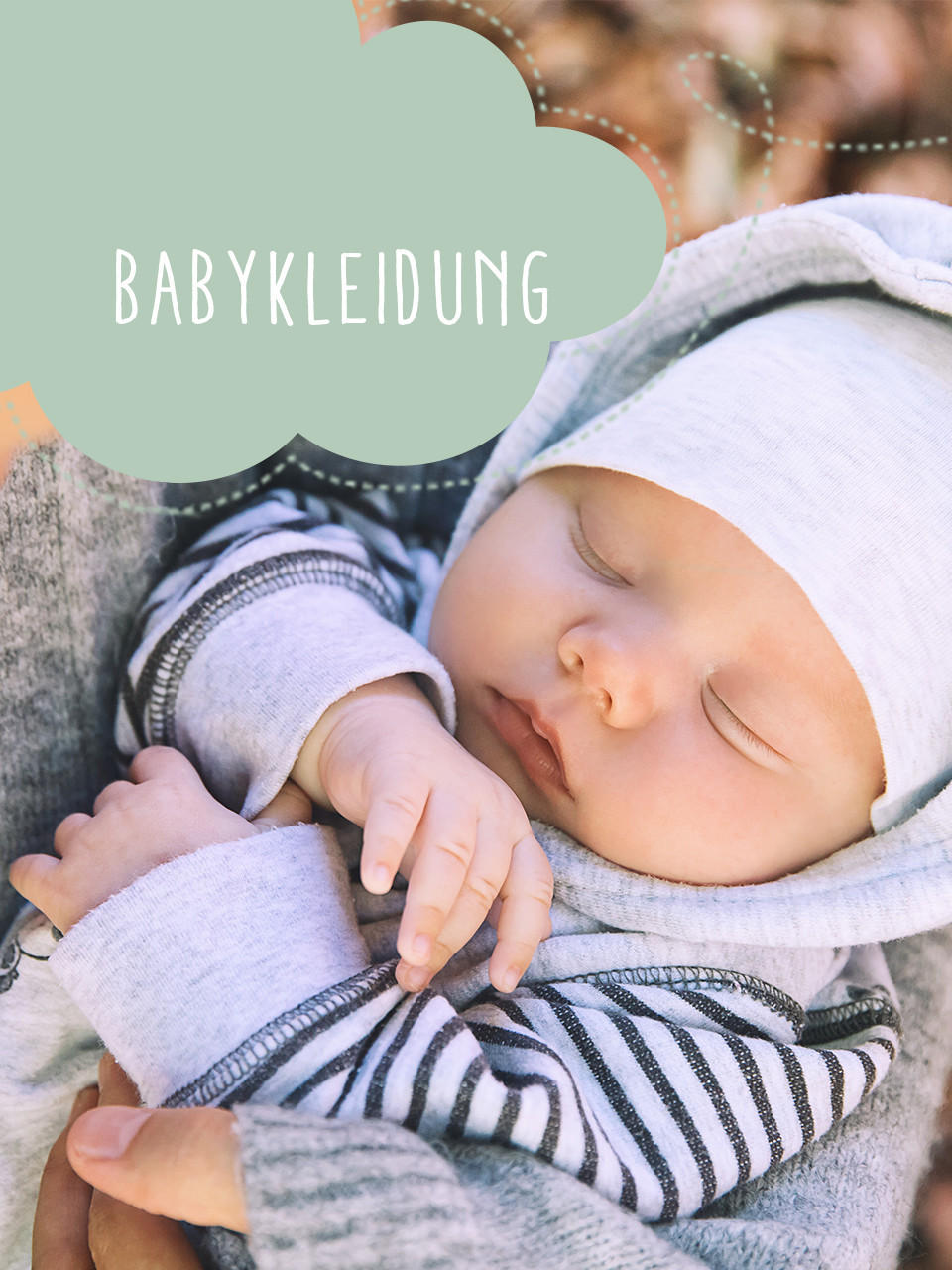Baby mit grauer Mütze und gestreifter Pulloverjacke
