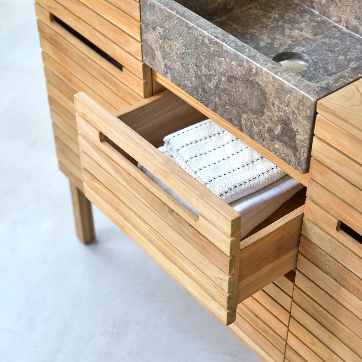 BADEZIMMERMÖBEL Slats Natur aus Teak - Naturfarben, Holz (122/91/41cm) - Tikamoon
