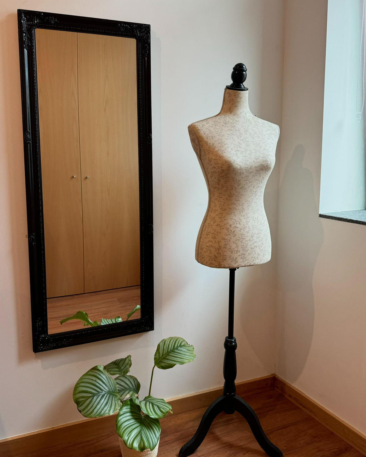 WANDSPIEGEL schwarz rechteckig 50/130 cm Fougeres - Schwarz, Kunststoff (50/130/3cm) - Beliani