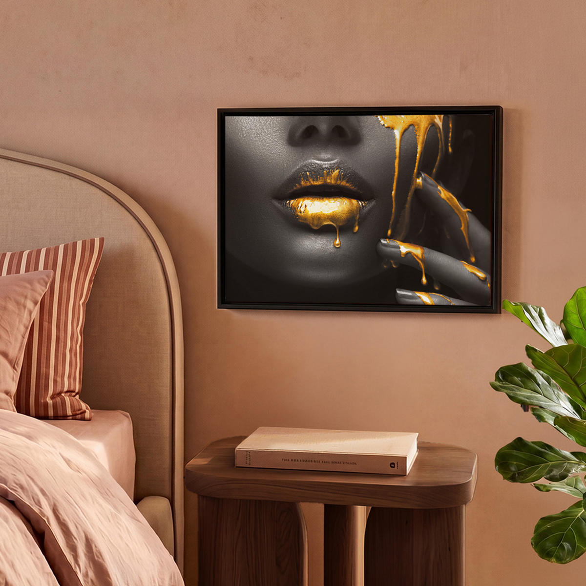 LEINWAND Bilder mit Rahmen - Frau - Schwarz - Gold - Gesicht - Lippen - 40x30 - Goldfarben, Textil (40/30cm) - MuchoWow