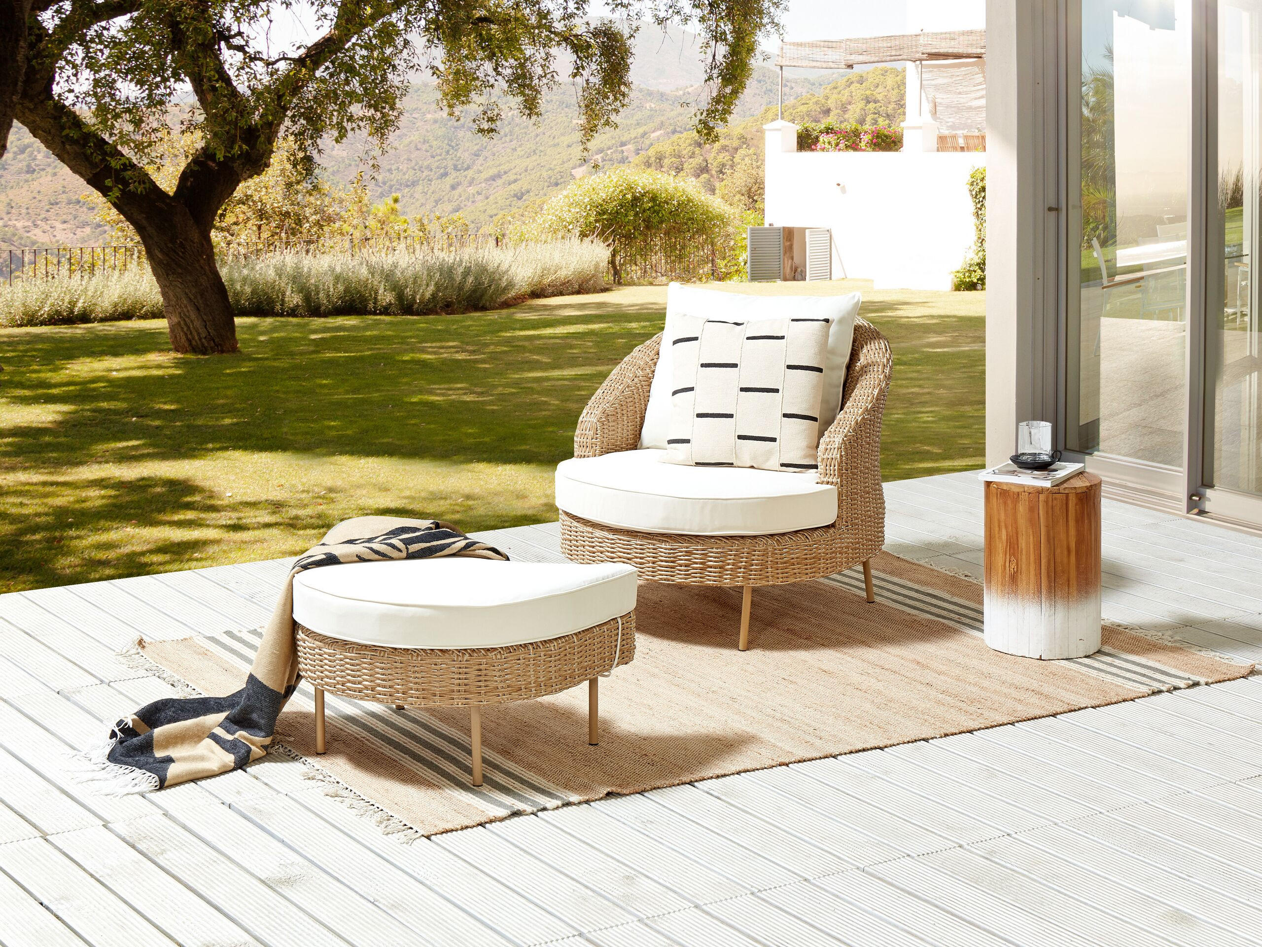 SESSEL mit Ottomane Rattan PE natürlich Arcille - Naturfarben, Kunststoff (80/80/151cm) - Beliani