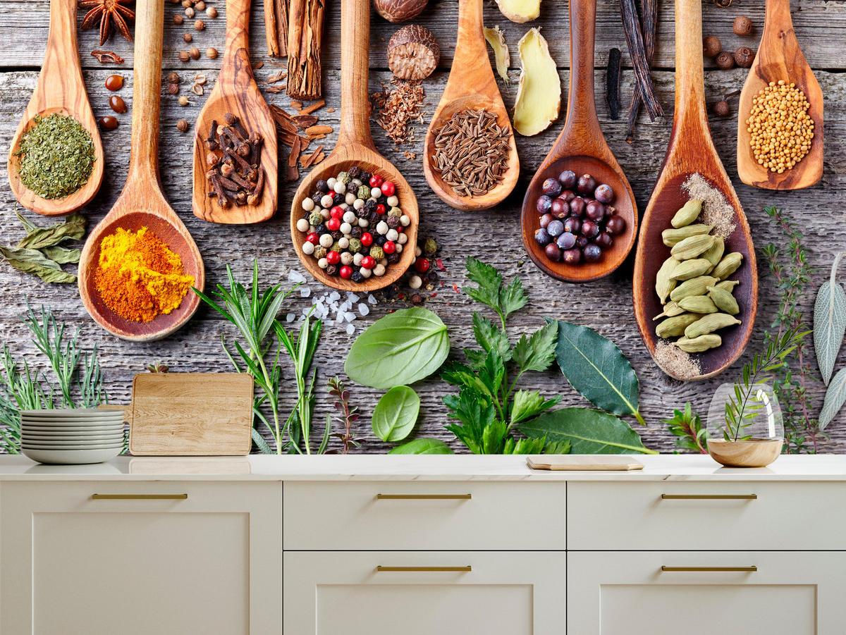 FOTOTAPETE für Küche Kräuter Gewürze Holzlöffel Tisch 200x140 - Gelb/Beige, Papier (200/140cm) - Muralo