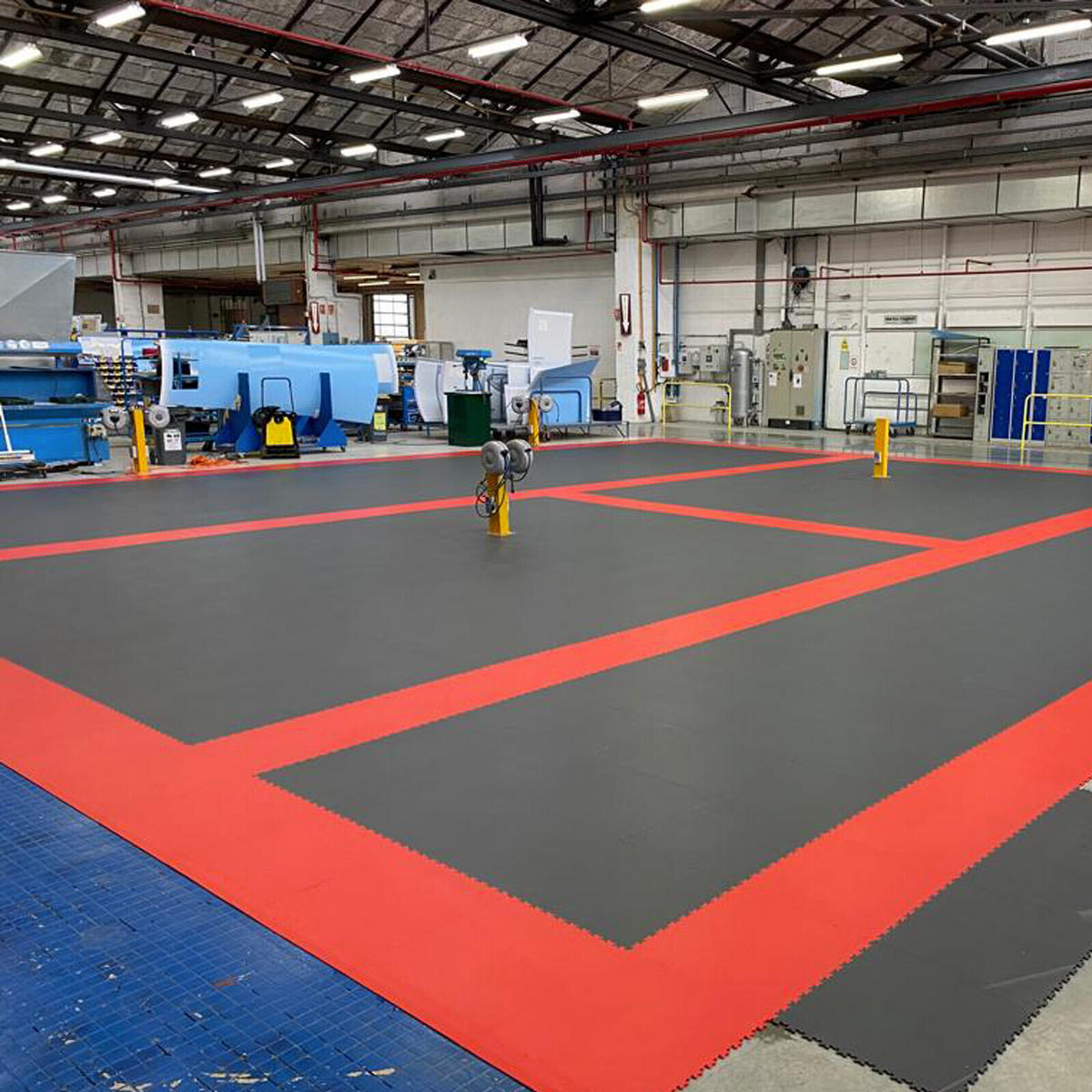 PVC-FLIESEN für Garage, Werkstatt, Sporthalle - Rot - Los von 1 m² - Rot, Kunststoff (50/50/1.1cm) - MOSAIK FLOOR
