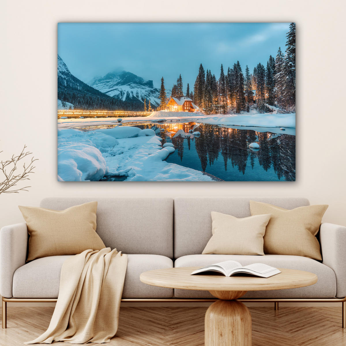 LEINWANDBILD Winterlandschaft - Natur - Haus - Berge - Schnee XXL 150x100 cm - Hellblau, Textil (150/100cm) - MuchoWow