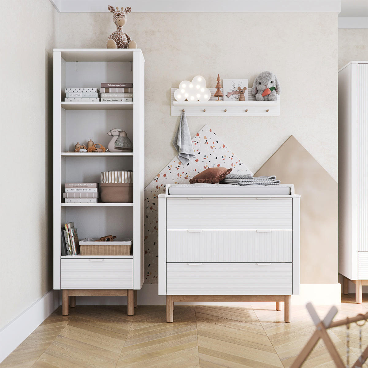 KNJIŽNI REGAL Miloo Bela - bela, leseni material (65/198/42cm) - Petits-meubles