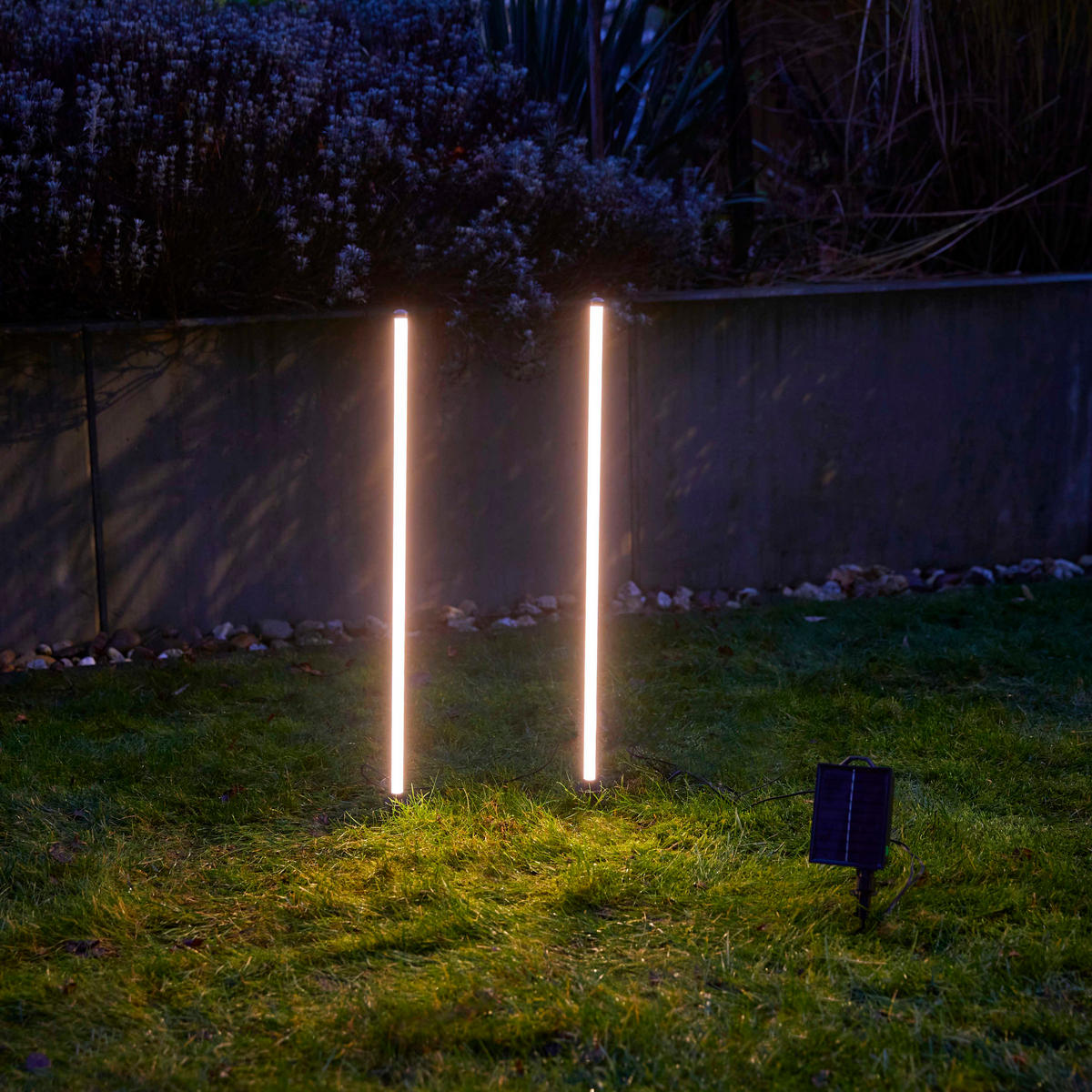 SOLAR-LED-GARTENSTECKER - warmweiß mit Dämmerungssensor und wetterfestem Design für Garten und Terrasse - Weiß, Kunststoff (3.5/3.5/77cm) - Northpoint