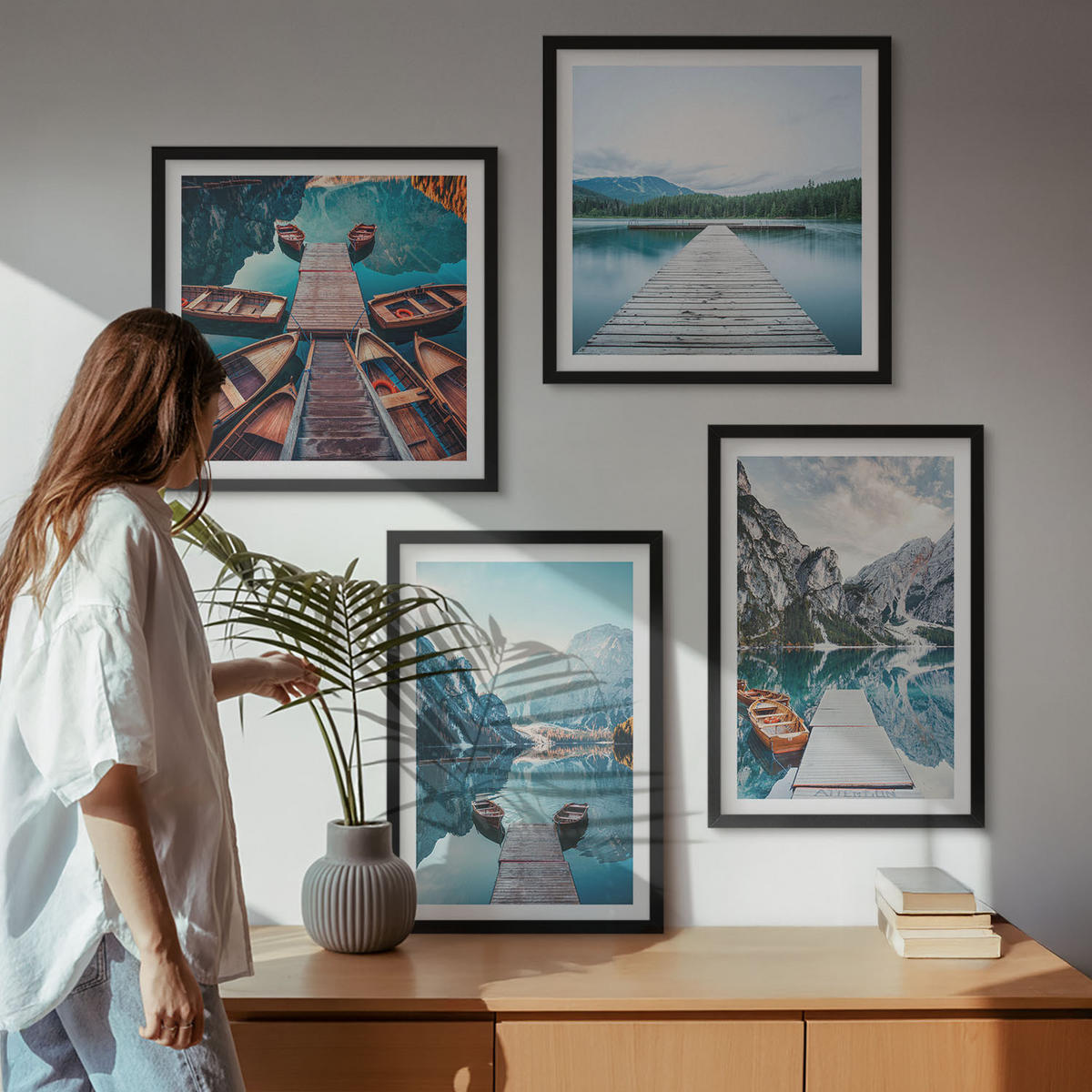 BILDER SET 4er Set - 50x50 cm & 40x60 cm Schwarzer Rahmen - Holzstege am See, Boote - Schwarz, Kunststoff (50/50cm) - TULUP