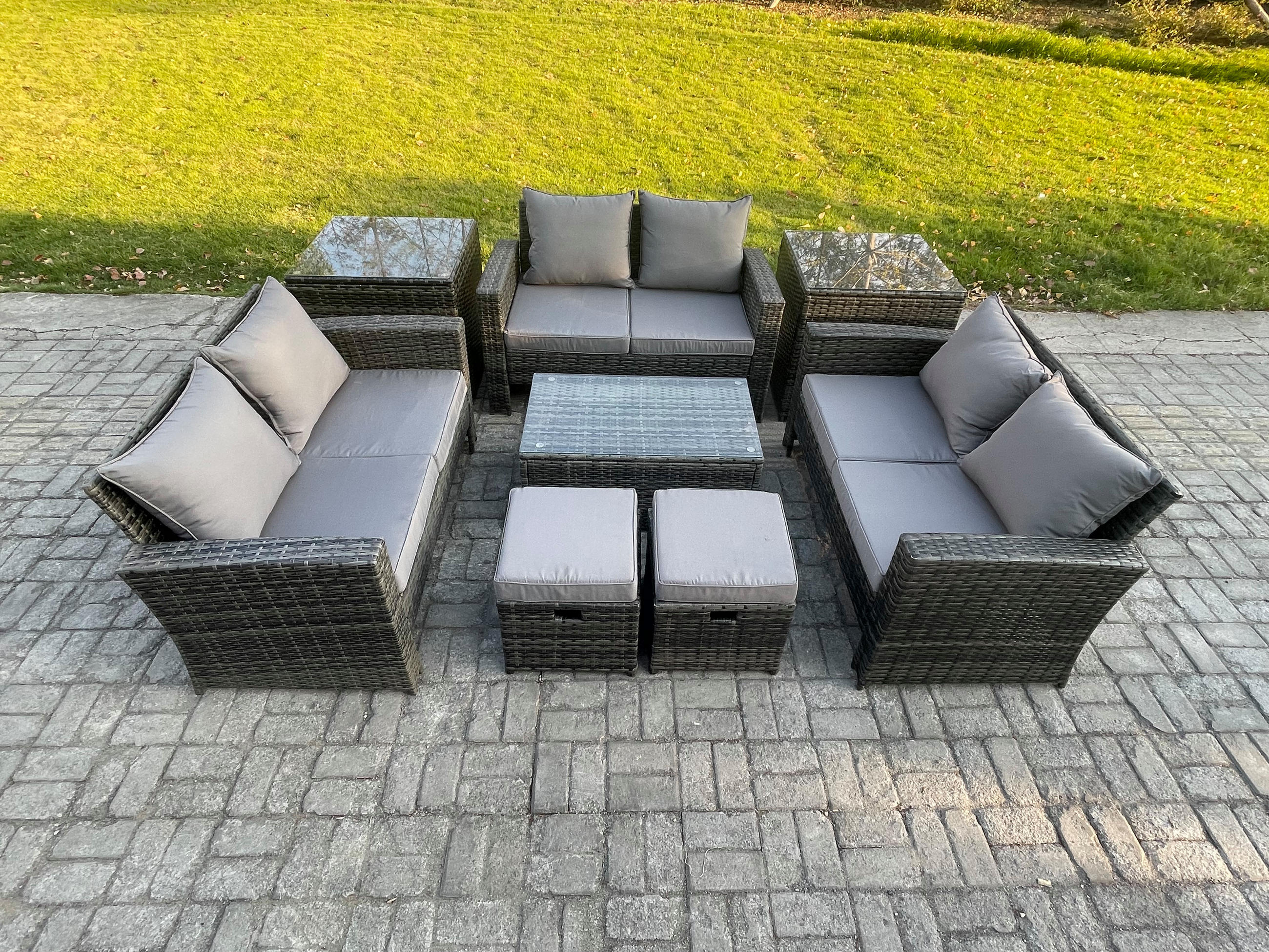 GARTENMÖBEL-SET MIT 2 BEISTELLTISCHE 2 KLEINE HOCKER LIEBESSITZ-SOFA Polyrattan Dunkelgrau Gemischt 8-Sitzer - Dunkelgrau, Metall - Fimous